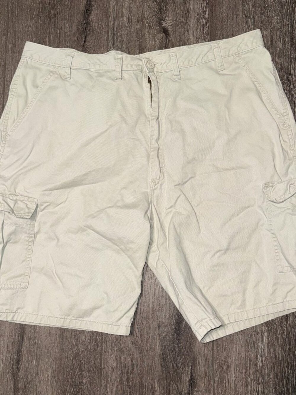 Wrangler Cargo Shorts Men’s Size 44 Waist Beige Utility Casual